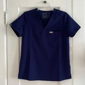 FIGS Catarina One-Pocket Scrub Top, size Small